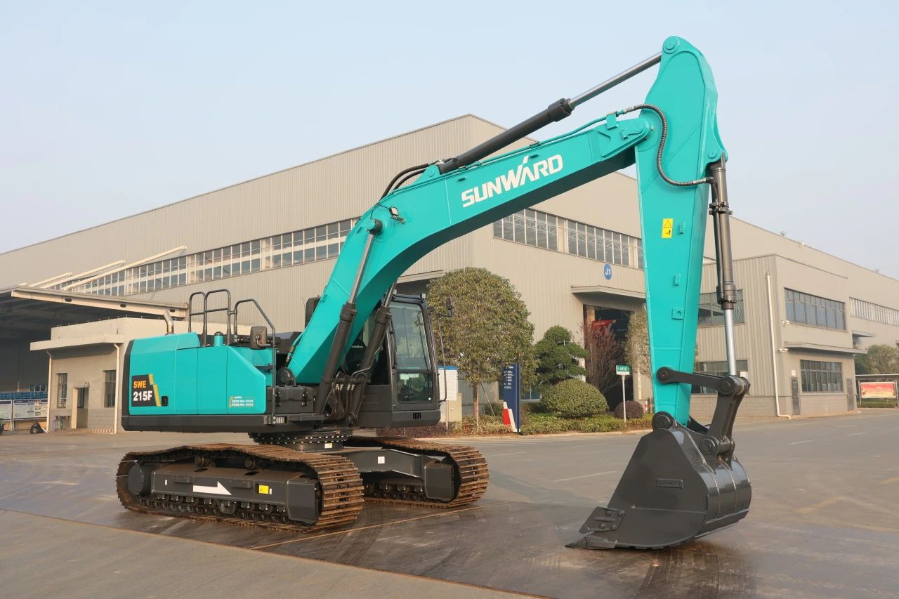 聚焦市场需求，，，，，，永利集团官网智能三款精品工程液压挖掘机乐成下线