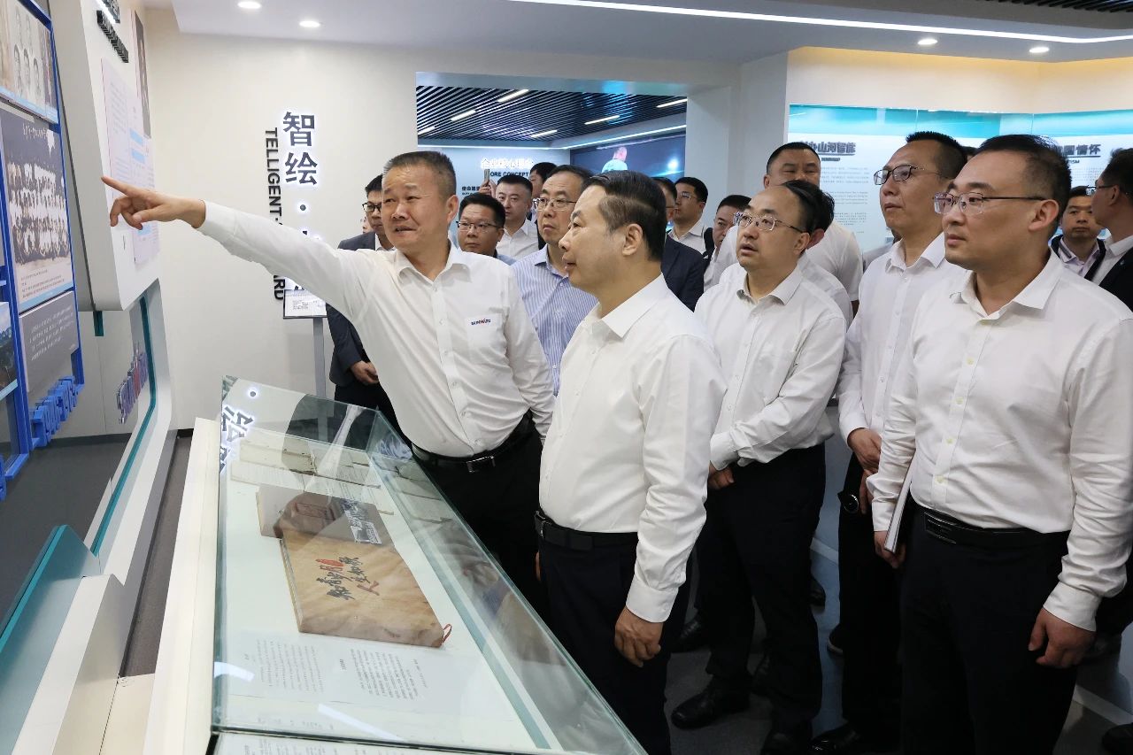 天能控股集团党委书记、董事长张天任率队到访永利集团官网智能