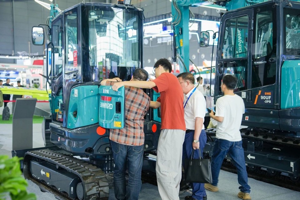 2025 CICEE | 从简单工具迈向多元化解决方案，，，永利集团官网智能泛起非凡挖掘机风范