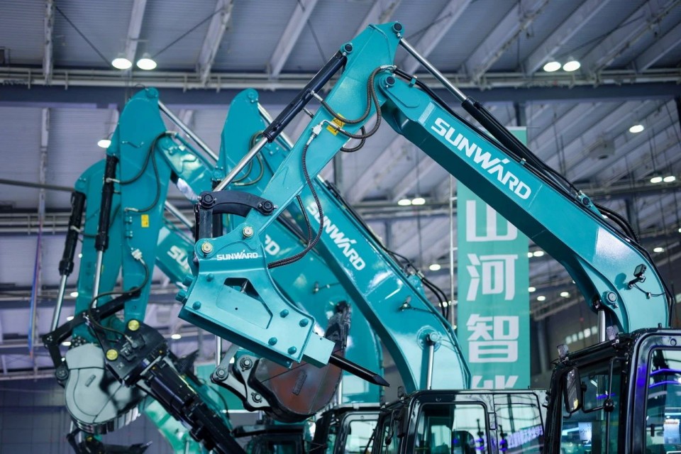 2025 CICEE | 从简单工具迈向多元化解决方案，，，永利集团官网智能泛起非凡挖掘机风范