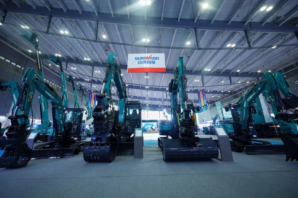 2025 CICEE | 从简单工具迈向多元化解决方案，，，永利集团官网智能泛起非凡挖掘机风范