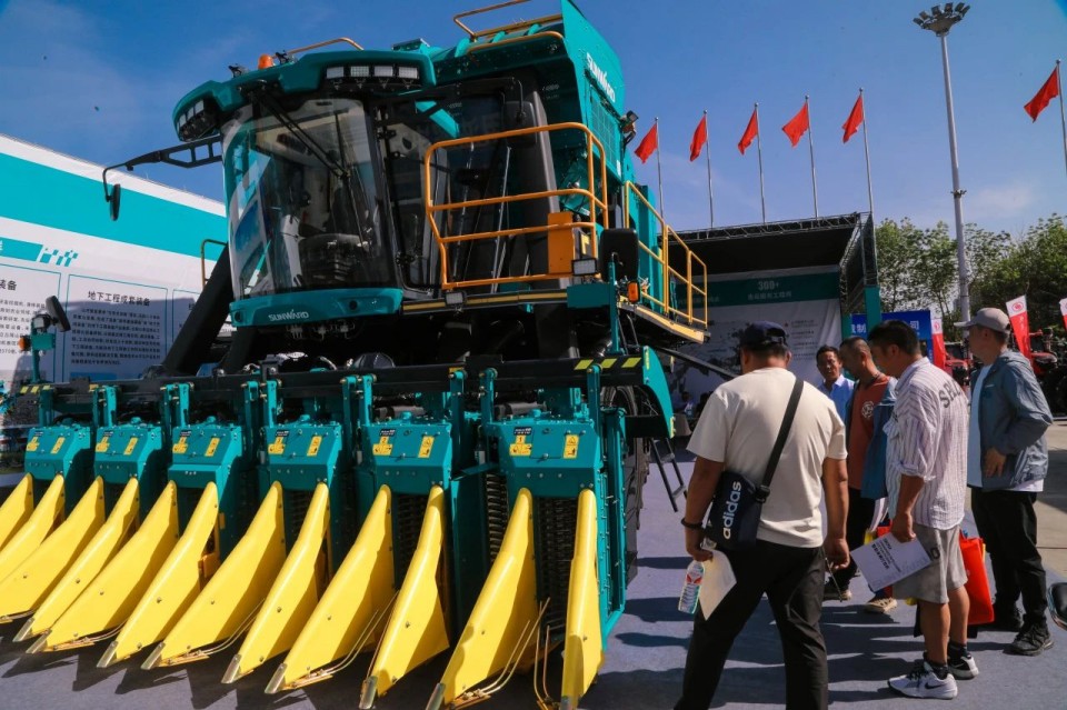 永利集团官网智能亮相2025新疆国际农业机械博览会