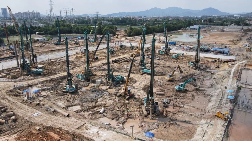 近20台“永利集团官网绿”装备实力集结，，，，，助力广佛西环工程建设跑出“加速率”