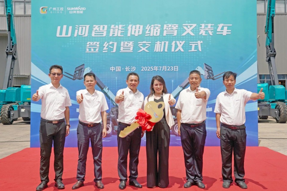 永利集团官网智能伸缩臂叉装车批量交付，，，，即将奔赴新一线