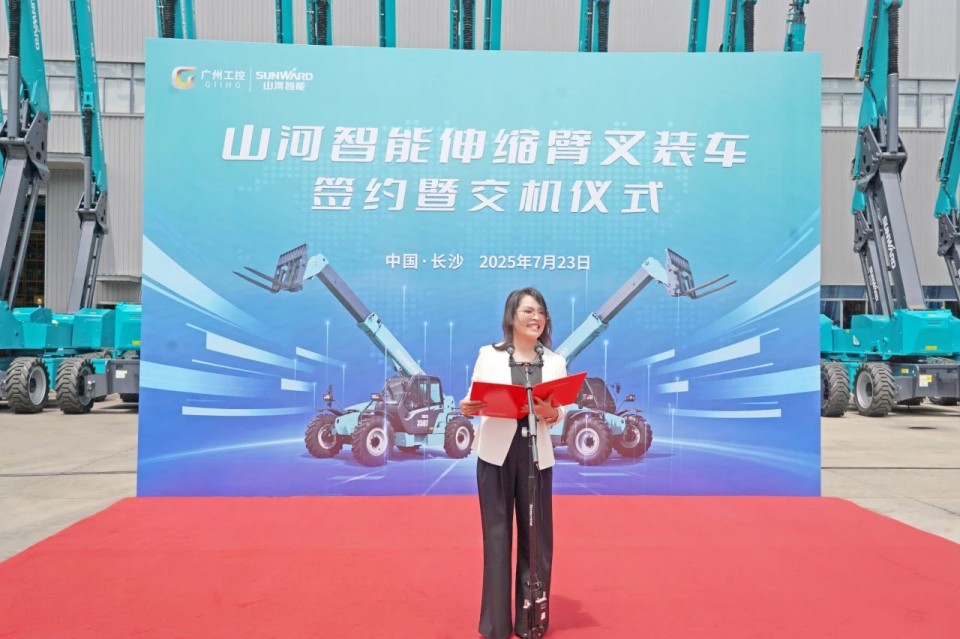 永利集团官网智能伸缩臂叉装车批量交付，，，，即将奔赴新一线