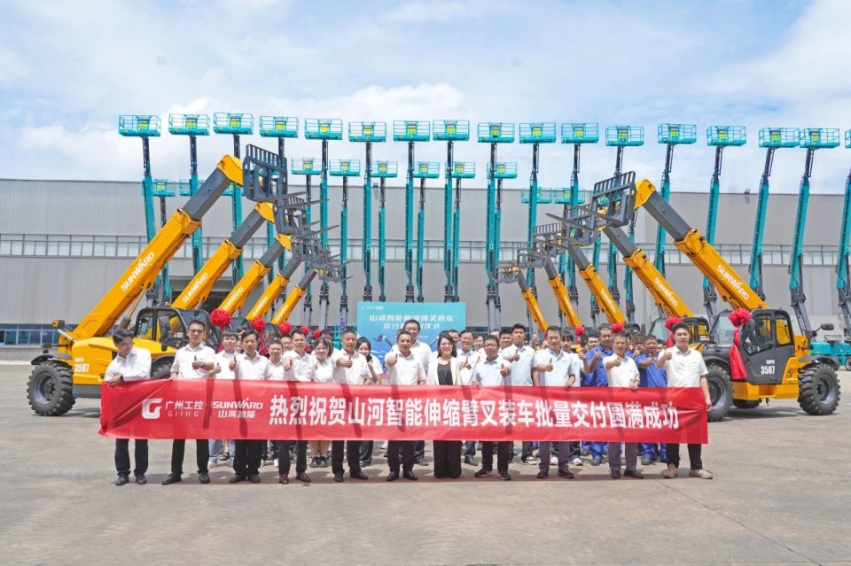 永利集团官网智能伸缩臂叉装车批量交付，，，，即将奔赴新一线