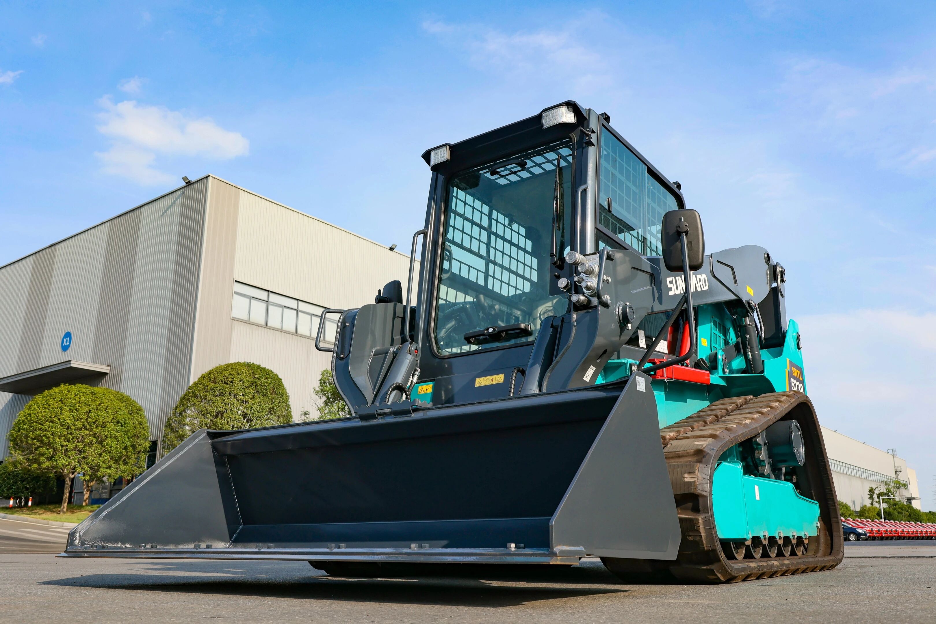 高端装备再获国际认可！永利集团官网智能最大吨位笔直举升履带式滑移装载机批量发往北美