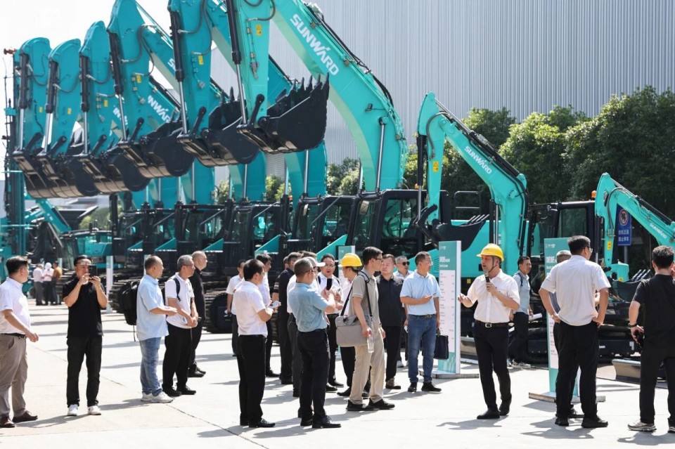 斜井开挖钻护一体化妆备乐成下线，，，实现地下工程装备重大突破