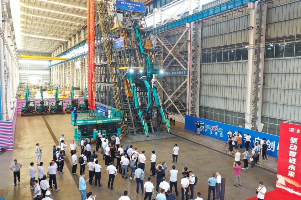 斜井开挖钻护一体化妆备乐成下线，，，实现地下工程装备重大突破