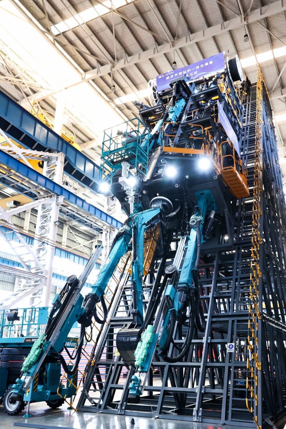 斜井开挖钻护一体化妆备乐成下线，，，实现地下工程装备重大突破